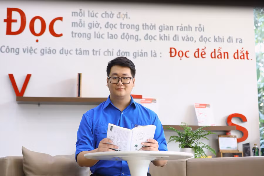 Anh Hoàng Khắc Hiếu cho rằng thế hệ trẻ cần nuôi dưỡng niềm đam mê và không ngừng học hỏi ở mọi lĩnh vực