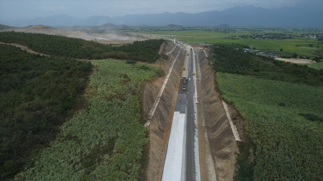 Cao tốc Nha Trang - Buôn Ma Thuột mở đường cho du lịch liên vùng, kết nối rừng và biển. Ảnh: Thanh Thanh. Cao tốc Nha Trang - Buôn Ma Thuột mở đường cho du lịch liên vùng, kết nối rừng và biển. Ảnh: Thanh Thanh.