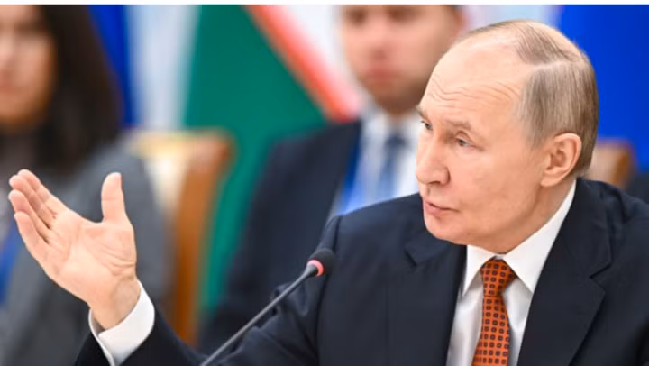 Tổng thống Nga Vladimir Putin tham dự cuộc họp định dạng mở rộng của Hội đồng Kinh tế Á - Âu Tối cao tại Minsk, Belarus. (Ảnh: Sputnik)