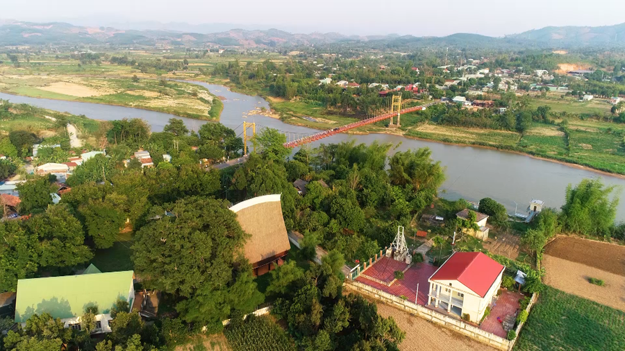 Dòng Đăk Bla chảy ngược – dòng sông được ví như dải lụa mềm uốn quanh những ngôi làng với triền đất bồi phù sa màu mỡ 231852a6-nhung-gia-tri-van-hoa-truyen-thong-van-ven-nguyen-giua-nhip-song-do-thi-hien-da.png