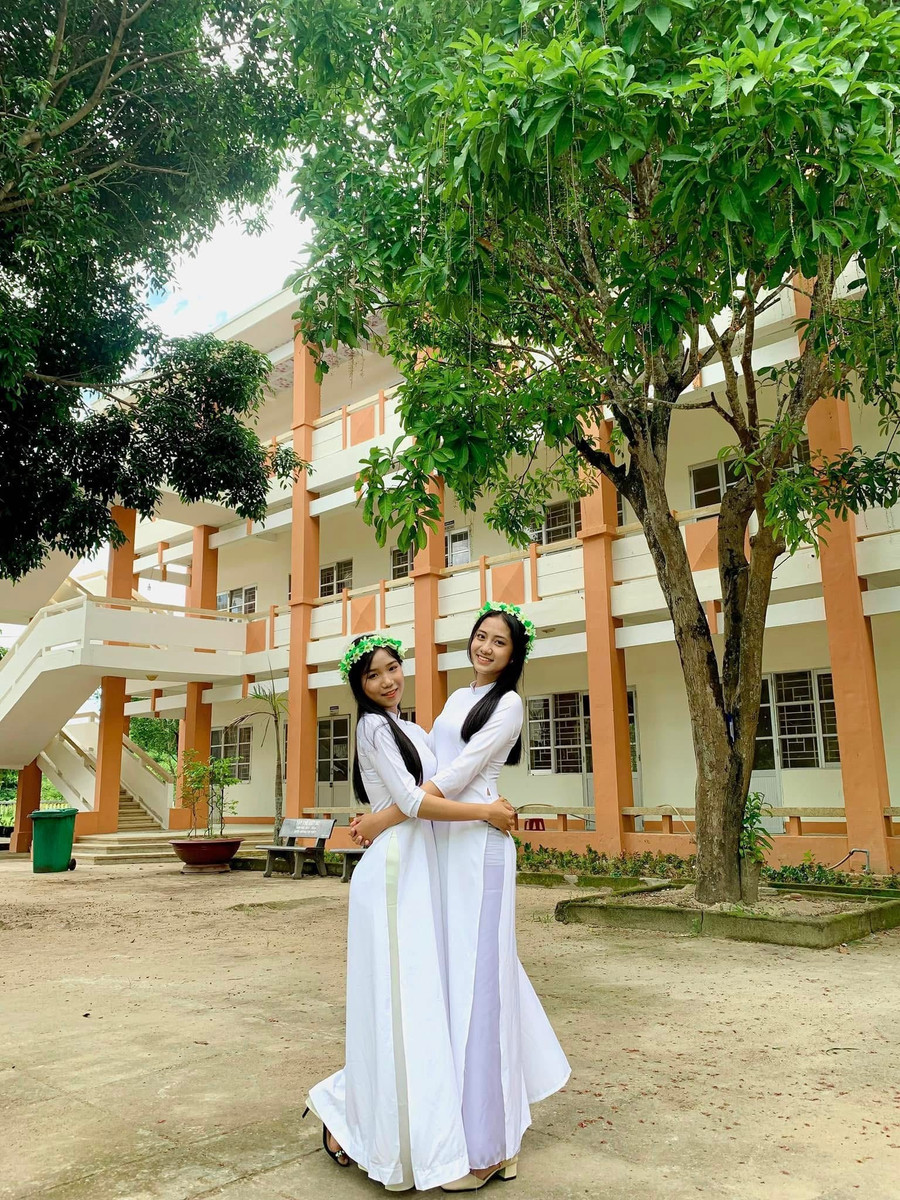 Ngay từ thời phổ thông, Trúc Linh sở hữu chiều cao nổi bật so với bạn bè cùng trang lứa. Ngay từ thời phổ thông, Trúc Linh sở hữu chiều cao nổi bật so với bạn bè cùng trang lứa.