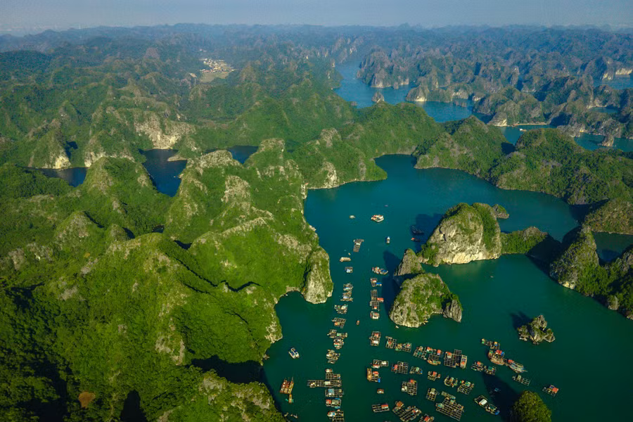 Làng chài trên vịnh Lan Hạ, Cát Hải