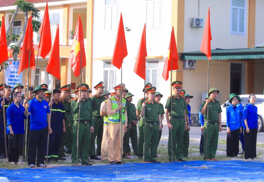 Chương trình có sự tham gia của hơn 200 đoàn viên thanh niên đến từ cơ quan Tỉnh Đoàn Nghệ An; Công an tỉnh; đoàn viên thanh niên các xã trên địa bàn huyện Con Cuông; lực lượng dân quân tự vệ cùng đông đảo nhân dân địa phương.