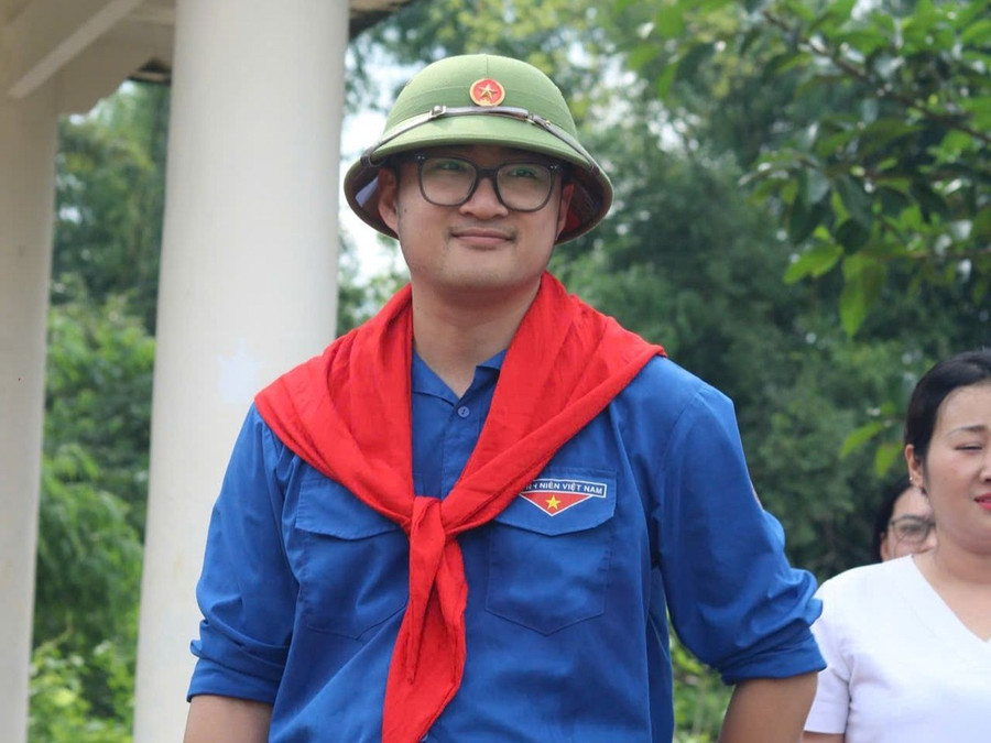 Nguyễn Hoàng Tiến Đạt - Đội trưởng Đội Thanh niên xung kích Trường Cao đẳng Y tế Hà Đông. Nguyễn Hoàng Tiến Đạt - Đội trưởng Đội Thanh niên xung kích Trường Cao đẳng Y tế Hà Đông.