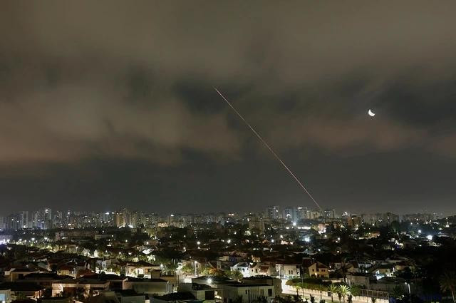 Một tên lửa phóng từ Iran bị đánh chặn, được nhìn thấy từ thành phố Ashkelon của Israel ngày 21.6 Một tên lửa phóng từ Iran bị đánh chặn, được nhìn thấy từ thành phố Ashkelon của Israel ngày 21.6