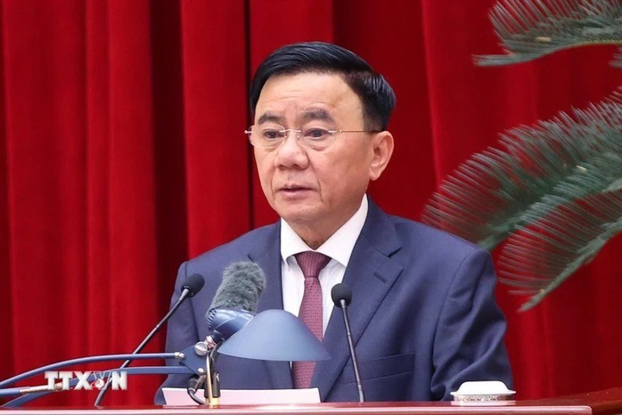 Ủy viên Bộ Chính trị, Thường trực Ban Bí thư Trần Cẩm Tú ký ban hành Kết luận số 169 của Bộ Chính trị, Ban Bí thư về tập trung hoàn thành nhiệm vụ sắp xếp tổ chức bộ máy và đơn vị hành chính. Ảnh: TTXVN Ủy viên Bộ Chính trị, Thường trực Ban Bí thư Trần Cẩm Tú ký ban hành Kết luận số 169 của Bộ Chính trị, Ban Bí thư về tập trung hoàn thành nhiệm vụ sắp xếp tổ chức bộ máy và đơn vị hành chính. Ảnh: TTXVN