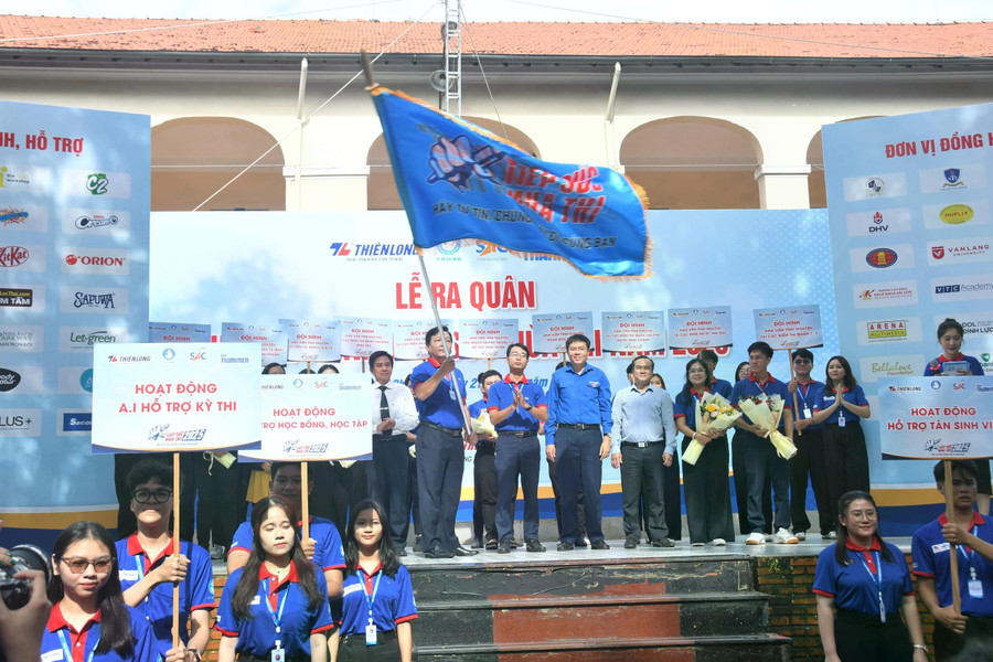 Nghi thức ra quân Tiếp sức mùa thi năm 2025 sáng nay (21.6) Nghi thức ra quân Tiếp sức mùa thi năm 2025 sáng nay (21.6)