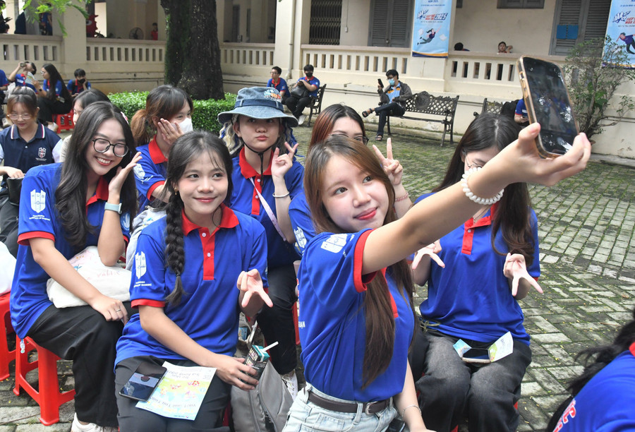 Háo hức mong chờ đến ngày tiếp sức thí sinh đi thi Háo hức mong chờ đến ngày tiếp sức thí sinh đi thi
