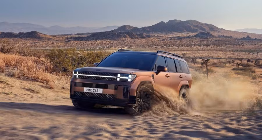 santafe-2023-highlights-gallery-ex-9-copper-santafe-driving-sand-road-pc.jpg