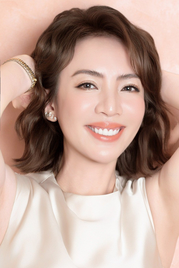 Thu Trang được mệnh danh là "Hoa hậu làng hài". 50180958412778775037095648607383.jpg