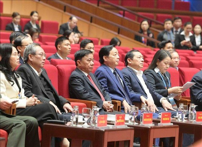 Thường trực Ban Bí thư Trần Cẩm Tú và đại biểu tham dự buổi tổng duyệt. Ảnh: TTXVN