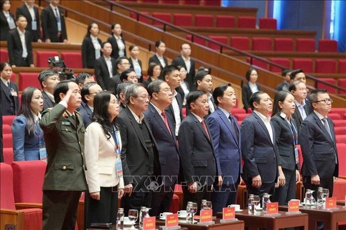 Thường trực Ban Bí thư Trần Cẩm Tú và đại biểu tham dự buổi tổng duyệt. Ảnh: TTXVN