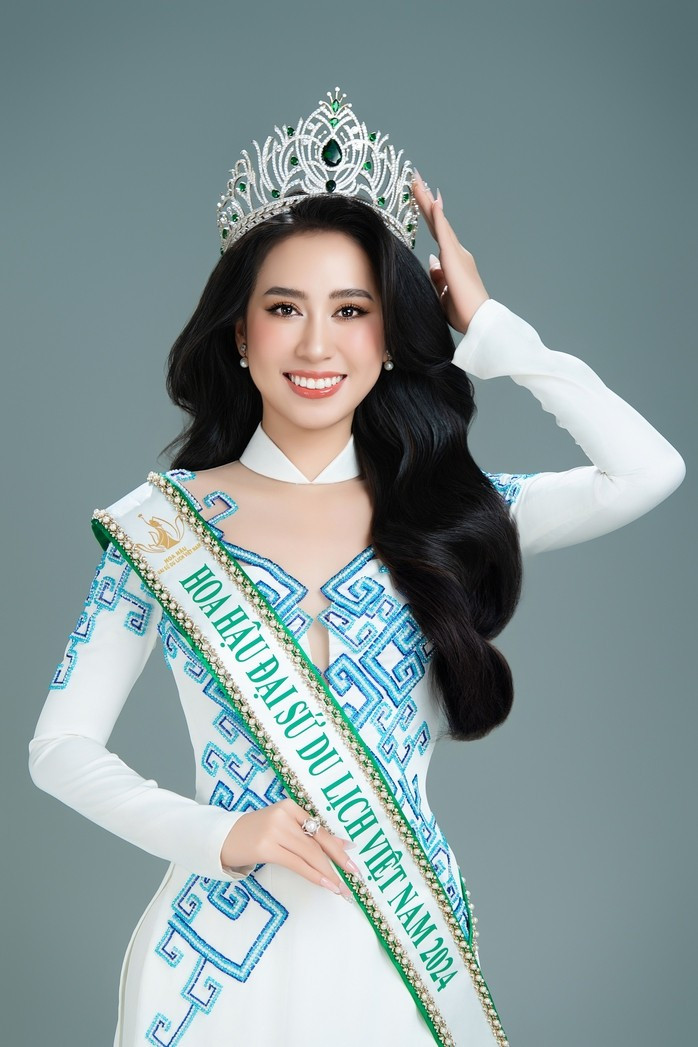 Đinh Thị Hoa làm Đại sứ truyền thông Lễ hội "Tinh hoa đại ngàn-biển xanh hội tụ" Đinh Thị Hoa làm Đại sứ truyền thông Lễ hội "Tinh hoa đại ngàn-biển xanh hội tụ"