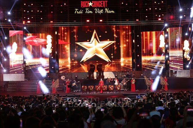 Tiết mục trong chương trình "Rock Concert - Trái tim Việt Nam". Ảnh: TTXVN phát Tiết mục trong chương trình "Rock Concert - Trái tim Việt Nam". Ảnh: TTXVN phát