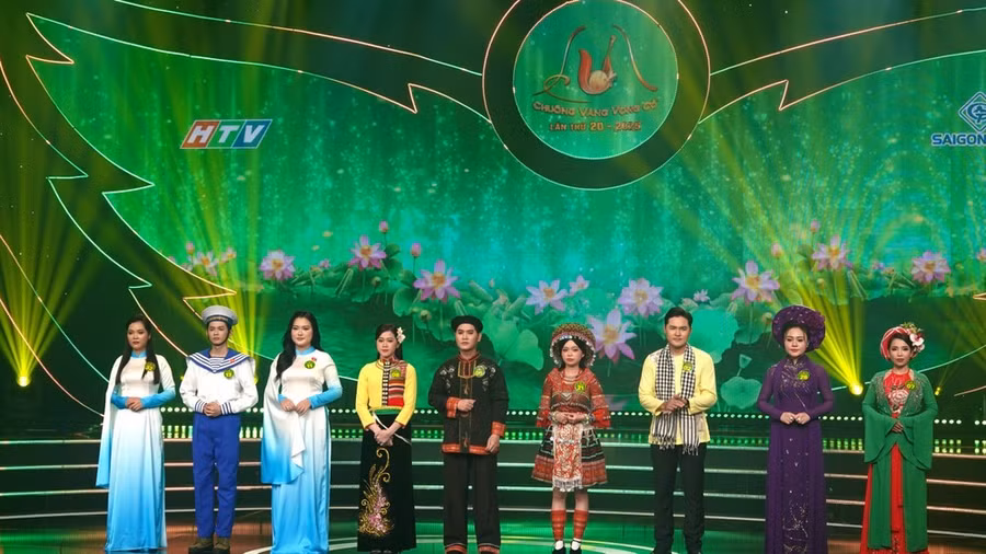 9 thí sinh diễn ở đêm thi thứ nhất vòng chung kết xếp hạng cuộc thi "Chuông vàng vọng cổ truyền hình lần thứ 20 - năm 2025". Ảnh: THÚY BÌNH