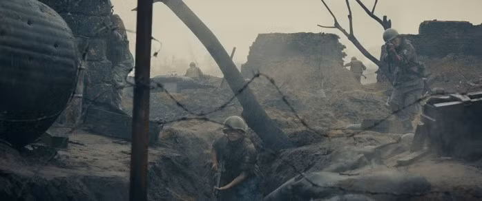 Cảnh trong phim “Mưa đỏ”. (Ảnh do nhà sản xuất cung cấp)