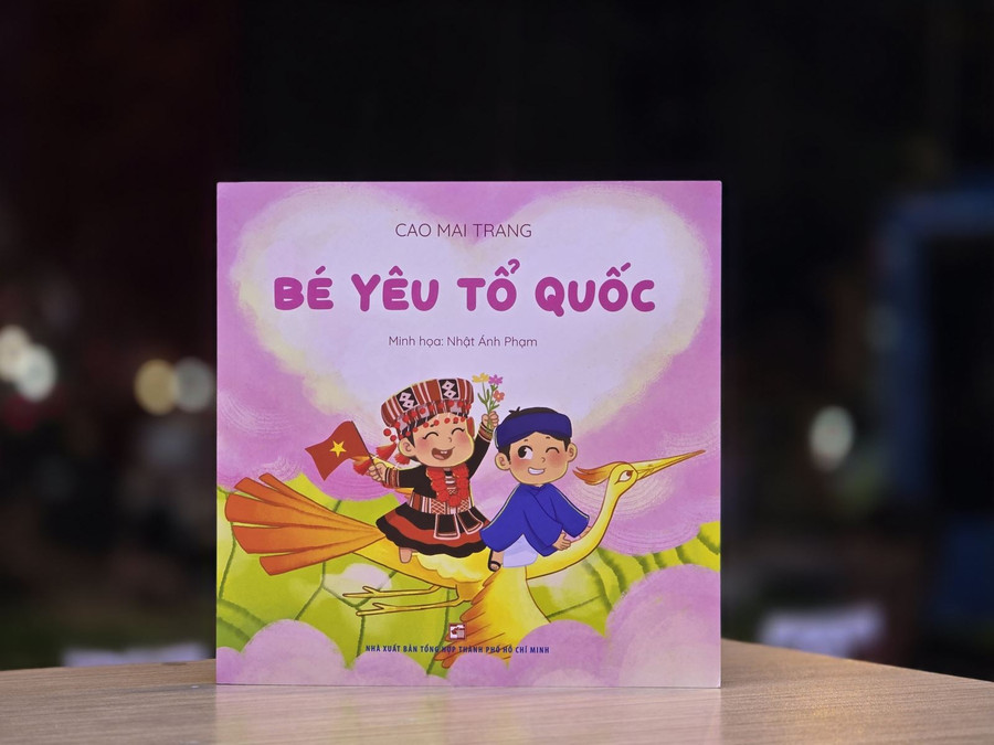Cover of the poetry collection Bìa tập thơ "Bé yêu Tổ quốc".