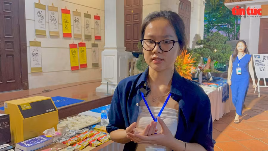 Bạn Hương Giang, Trưởng Ban Tổ chức của dự án “Sắc Chàm - Ký ức đôi bàn tay”.