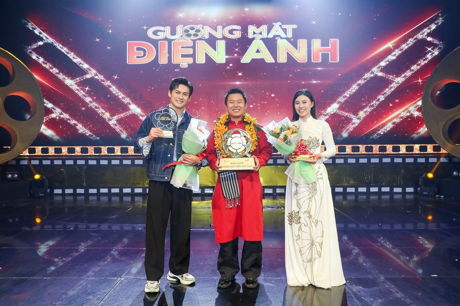 Top 3 thí sinh xuất sắc nhất Gương mặt điện ảnh 2025. Ảnh: KMedia Top 3 thí sinh xuất sắc nhất Gương mặt điện ảnh 2025. Ảnh: KMedia