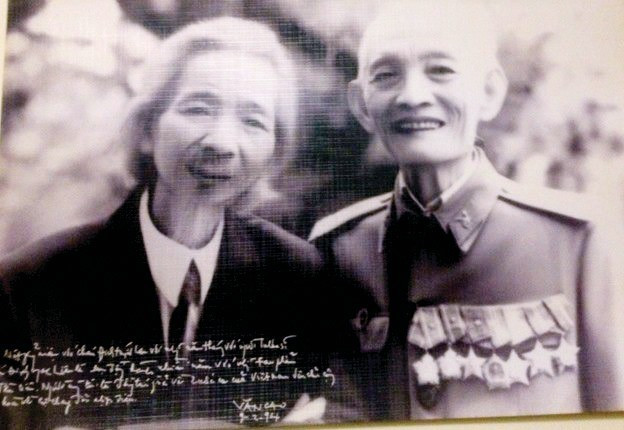Nhạc sĩ Đinh Ngọc Liên (phải) và nhạc sĩ Văn Cao Nhạc sĩ Đinh Ngọc Liên (phải) và nhạc sĩ Văn Cao