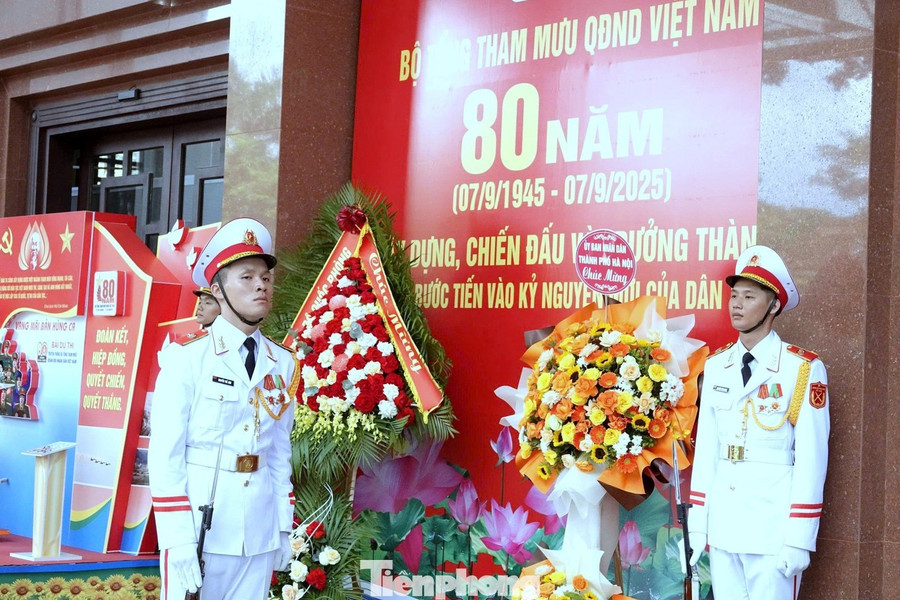 Lễ kỷ niệm được tổ chức trọng thể tại Hội trường Bộ Quốc phòng. tp-bttm-2.jpg