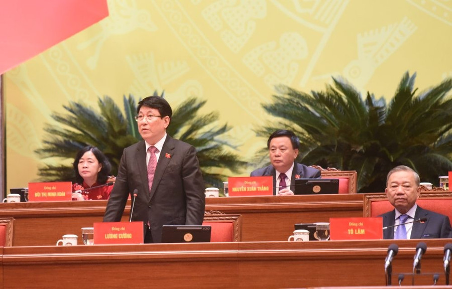 Ủy viên Bộ Chính trị, Chủ tịch nước Lương Cường điều hành phiên thảo luận. Ảnh: Trần Vương