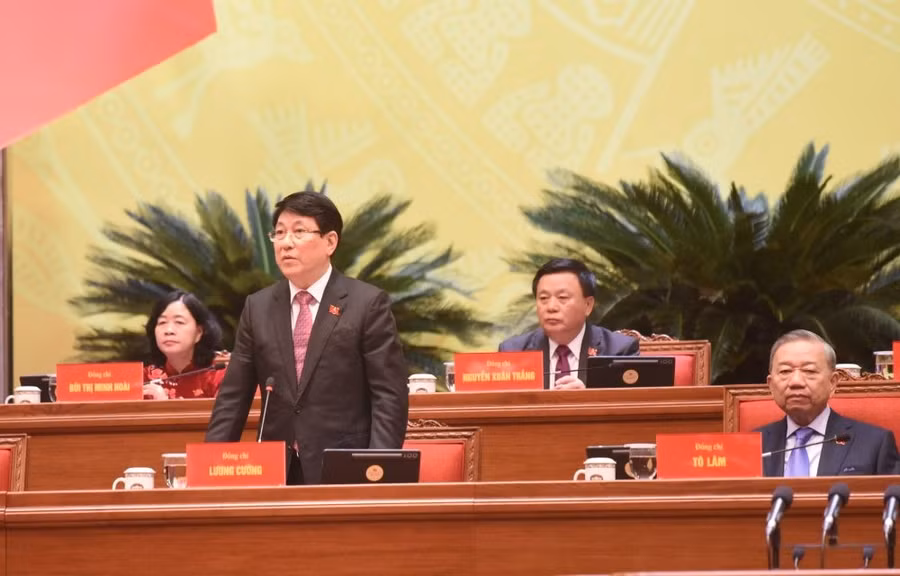 Ủy viên Bộ Chính trị, Chủ tịch nước Lương Cường điều hành phiên thảo luận. Ảnh: Trần Vương