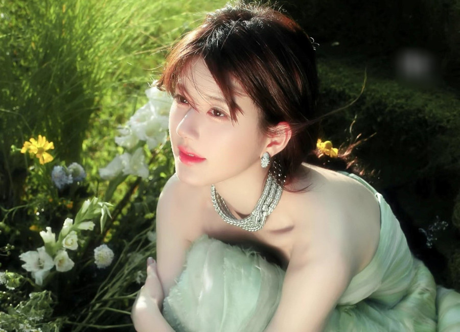 Sự nghiệp của Triệu Lộ Tư ngưng trệ suốt 8 tháng qua vì bệnh tật. Sự nghiệp của Triệu Lộ Tư ngưng trệ suốt 8 tháng qua vì bệnh tật.