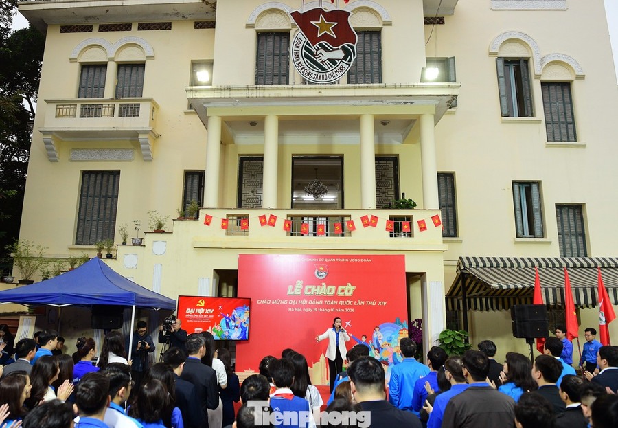 Sáng 19/1, tại Hà Nội, Trung ương Đoàn tổ chức Lễ chào cờ chào mừng Đại hội đại biểu toàn quốc lần thứ XIV của Đảng. Cùng với cơ quan T.Ư Đoàn, các cấp bộ Đoàn trên cả nước tổ chức lễ chào cờ chào mừng Đại hội đại biểu toàn quốc lần thứ XIV của Đảng.