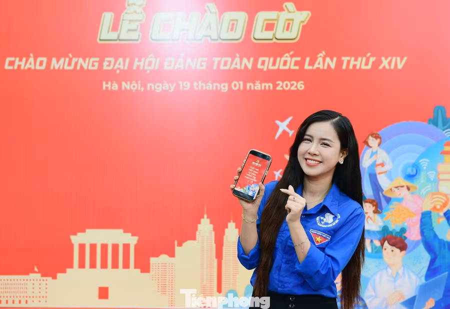 Ca sĩ Bùi Hoàng Yến (Nhà hát Ca Múa Nhạc Việt Nam), được biết đến qua The Voice 2017 (Giọng Hát Việt) và giải Nhất cuộc thi Tiếng Hát Việt - Trung 2018, lan tỏa hình nền với chủ đề “Tuổi trẻ Việt Nam chào mừng Đại hội XIV của Đảng ”.