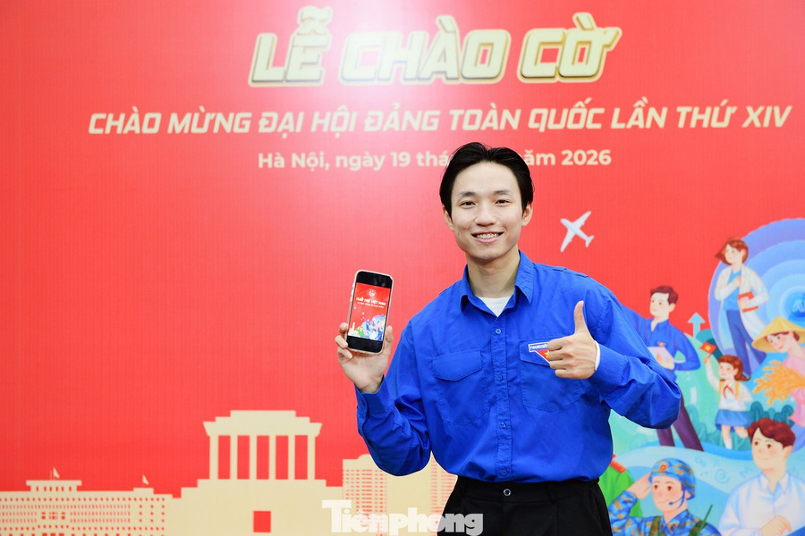 Nghệ sĩ múa Nguyễn Đức Hiếu (Nhà hát Nhạc Vũ Kịch Việt Nam) - biên đạo vũ điệu "Hiệu triệu trái tim", mang đến thử thách trên không gian mạng trong giới trẻ hướng về Đại hội.