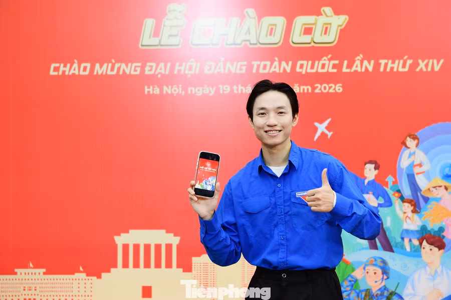 Nghệ sĩ múa Nguyễn Đức Hiếu (Nhà hát Nhạc Vũ Kịch Việt Nam) - biên đạo vũ điệu "Hiệu triệu trái tim", mang đến thử thách trên không gian mạng trong giới trẻ hướng về Đại hội.