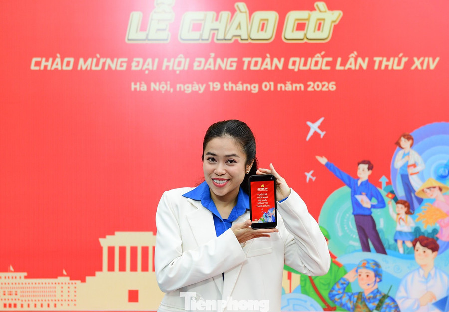 Ca sĩ Hoàng Hồng Ngọc là tác giả ca khúc "Lời Đảng hiệu triệu trái tim”. Đây là bài hát được sử dụng làm giai điệu nền mẫu Capcut "Lời Đảng hiệu triệu trái tim" đăng tải trên TikTok và Facebook để tuyên truyền về Đại hội XIV của Đảng.