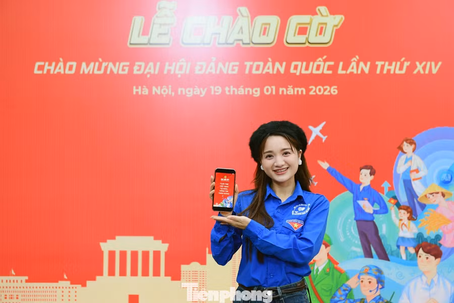 Ca sĩ Kiều Oanh (Oanh Ori) - Nhà hát Ca Múa Nhạc Việt Nam, cùng chia sẻ hình ảnh nền điện thoại cá nhân.