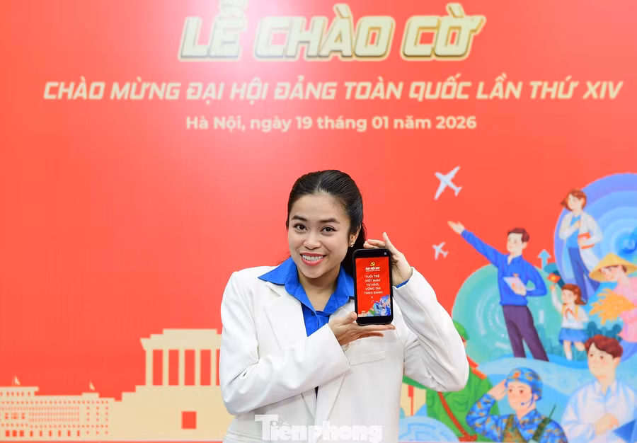 Ca sĩ Hoàng Hồng Ngọc là tác giả ca khúc "Lời Đảng hiệu triệu trái tim”. Đây là bài hát được sử dụng làm giai điệu nền mẫu Capcut "Lời Đảng hiệu triệu trái tim" đăng tải trên TikTok và Facebook để tuyên truyền về Đại hội XIV của Đảng.