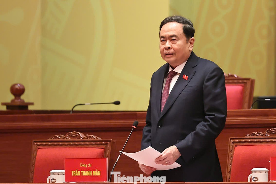 Chủ tịch Quốc hội Trần Thanh Mẫn thay mặt các đồng chí lãnh đạo chủ chốt của Đảng, Nhà nước điều hành phiên họp trù bị. Ảnh: Như Ý.