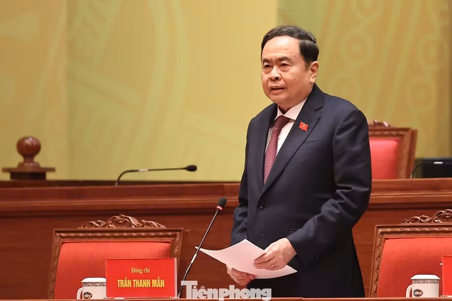 Chủ tịch Quốc hội Trần Thanh Mẫn thay mặt các đồng chí lãnh đạo chủ chốt của Đảng, Nhà nước điều hành phiên họp trù bị. Ảnh: Như Ý.