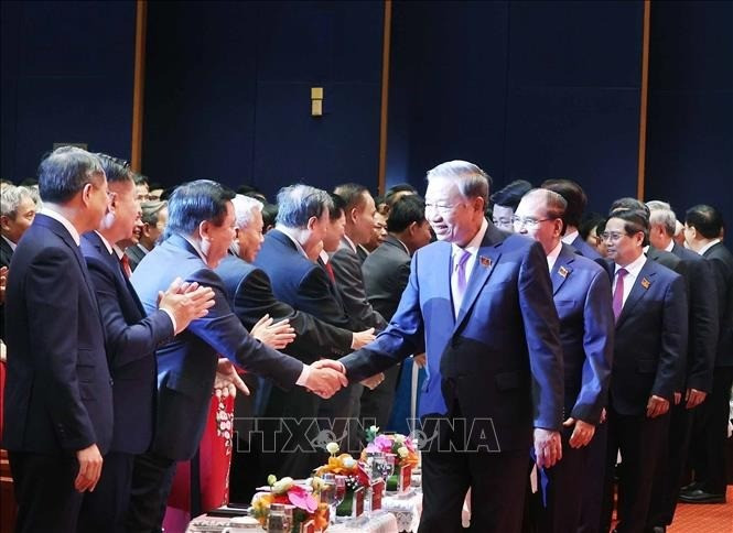 Tổng Bí thư Tô Lâm với các đại biểu tham dự buổi lễ. Ảnh: Thống Nhất/TTXVN chinh-phu-20825-14.jpg