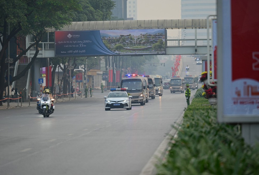Lúc hơn 7 giờ sáng, tình huống đặt ra là đoàn xe đưa đại biểu tới Trung tâm Hội nghị quốc gia dự đại hội