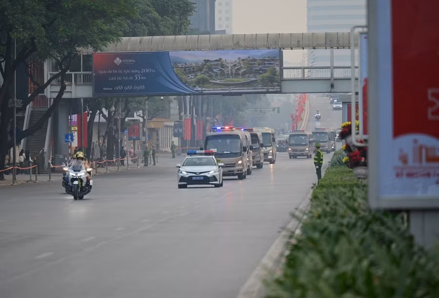Lúc hơn 7 giờ sáng, tình huống đặt ra là đoàn xe đưa đại biểu tới Trung tâm Hội nghị quốc gia dự đại hội