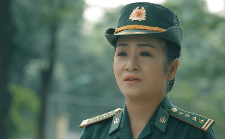 NSND Vi Hoa nhận quân hàm Đại tá vào năm 2016.