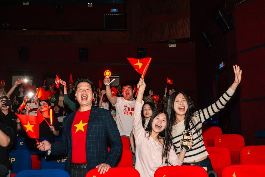 Ca sĩ Đăng Dương ủng hộ bộ phim. 1761641146831.jpg