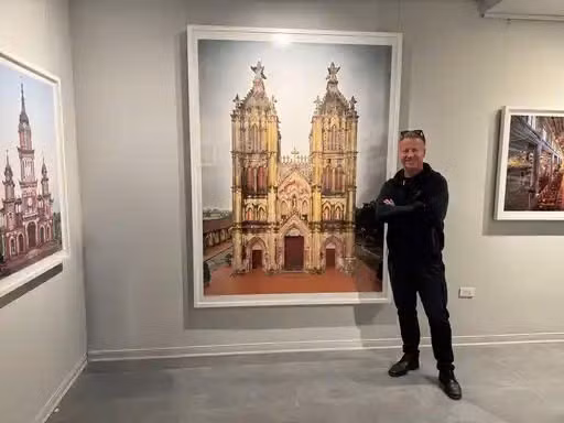 Nhiếp ảnh gia Peter Steinhauer tại triển lãm Spires: Các nhà thờ của đồng bằng sông Hồng