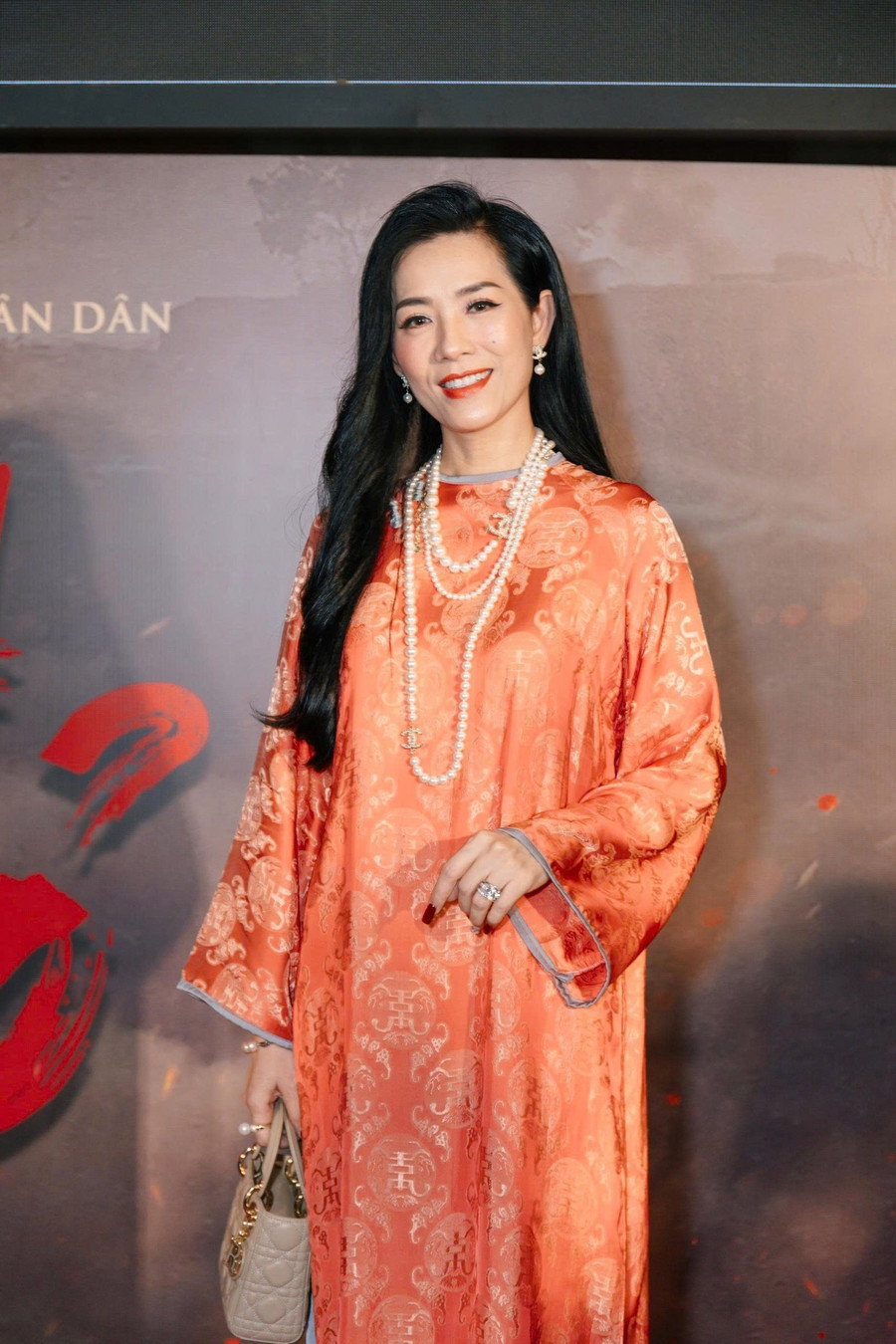 Dàn diễn viên chính gồm Thân Thúy Hà, Đỗ Nhật Hoàng, Hứa Vỹ Văn và Yến Nhi tại buổi ra mắt. z6928852569667-3a62555f52a7b6ffd.jpg