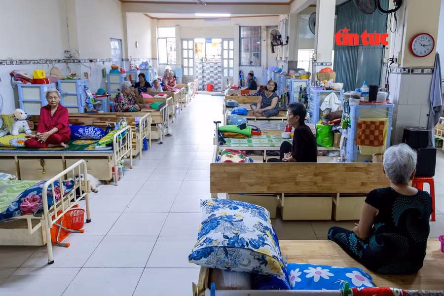 Nhiều năm nay, chùa Lâm Quang vẫn là nơi phụng dưỡng cho hàng trăm cụ già neo đơn, không nơi nương tựa.