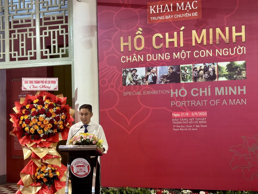 Ông Trần Minh Công, Phó Giám đốc phụ trách Bảo tàng Mỹ thuật TP Hồ Chí Minh phát biểu tại lễ khai mạc. Ông Trần Minh Công, Phó Giám đốc phụ trách Bảo tàng Mỹ thuật TP Hồ Chí Minh phát biểu tại lễ khai mạc.