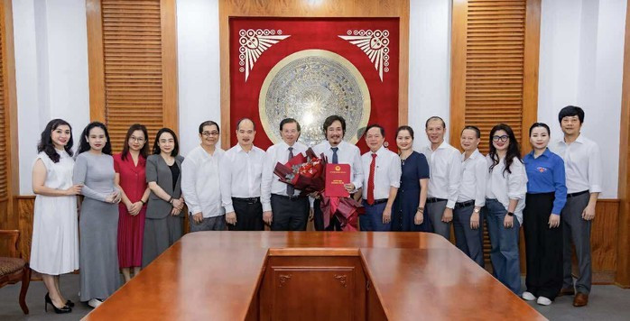 Các đồng nghiệp, lãnh đạo chủ chốt tham gia Lễ công bố Quyết định bổ nhiệm NSƯT, Tiến sĩ Bùi Như Lai giữ chức vụ Hiệu trưởng Trường Đại học Sân khấu - Điện ảnh Hà Nội (Hanoi University of Theatre and Cinema -HUTAC). Các đồng nghiệp, lãnh đạo chủ chốt tham gia Lễ công bố Quyết định bổ nhiệm NSƯT, Tiến sĩ Bùi Như Lai giữ chức vụ Hiệu trưởng Trường Đại học Sân khấu - Điện ảnh Hà Nội (Hanoi University of Theatre and Cinema -HUTAC).