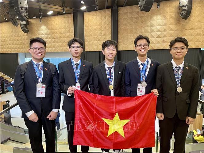 Năm thí sinh Việt Nam đều đoạt giải ở kỳ thi Olympic Vật lý Quốc tế 2025. Năm thí sinh Việt Nam đều đoạt giải ở kỳ thi Olympic Vật lý Quốc tế 2025.