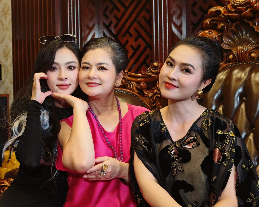 NSND Hoài Thu (phải) vào vai phản diện trong lần đầu đóng phim truyền hình. NSND Hoài Thu (phải) vào vai phản diện trong lần đầu đóng phim truyền hình.