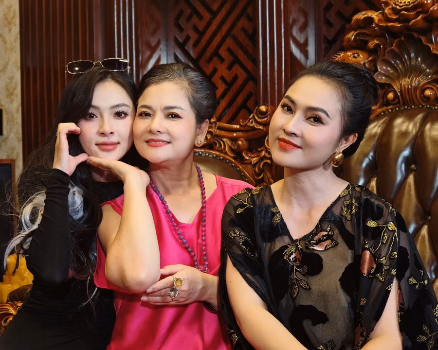 NSND Hoài Thu (phải) vào vai phản diện trong lần đầu đóng phim truyền hình.